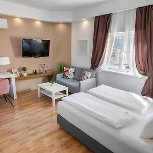  Apartment Premium Studio Szervita Square